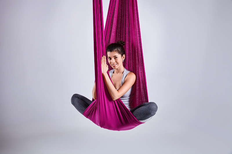 Aerial Yoga Balance Übung
